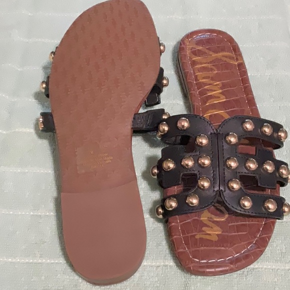 NWOB Sam Edelman Bay 14 Studded Sandals Size 7 Color Black-gold tone studs. - Picture 4 of 5